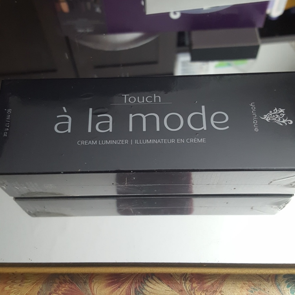 Younique touch a la mode cream luminizer